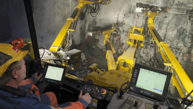 How Industrial Monitors Handle Harsh Work Environments